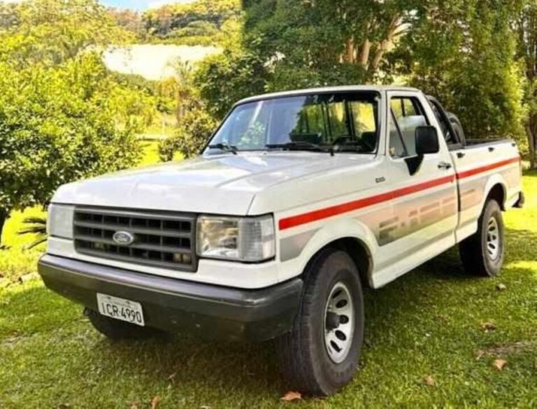 Camionete F1000 é furtada em estacionamento no Centro de Farroupilha - Studio TV