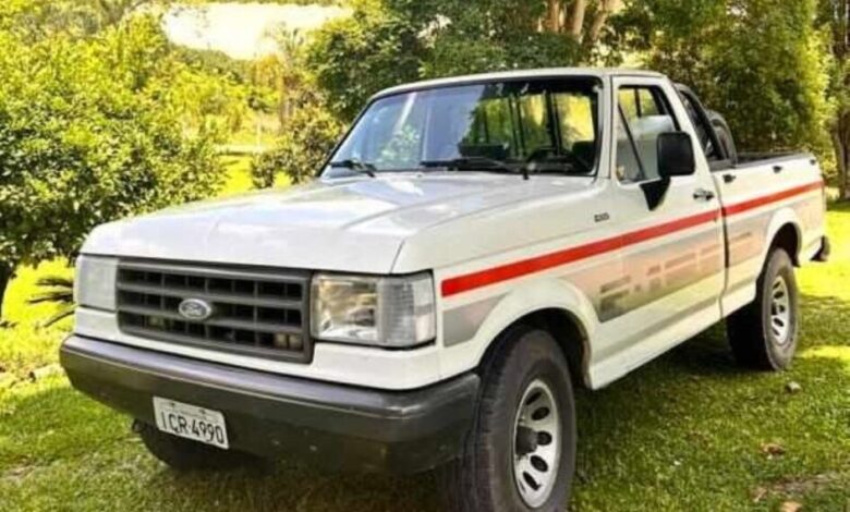 Camionete F1000 é furtada em estacionamento no Centro de Farroupilha - Studio TV