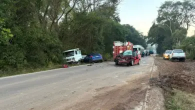 Colisão entre três veículos deixa motorista morto na ERS-324 - Studio TV