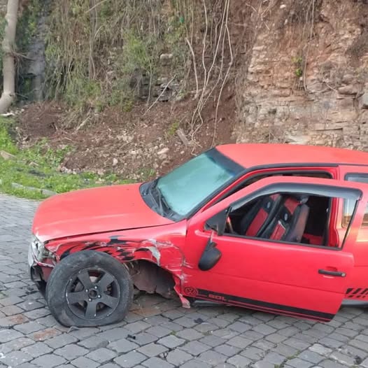 DMT recupera veículo roubado envolvido em acidente no bairro Zatt, em Bento Gonçalves - Studio TV