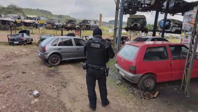 Dono de desmanche é preso após polícia encontrar três veículos roubados em Frederico Westphalen - Studio TV