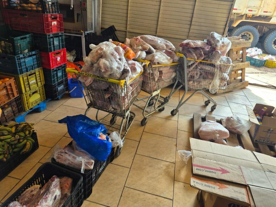 Força-tarefa apreende 1,5 tonelada de produtos impróprios em supermercados de Jaquirana - Studio TV