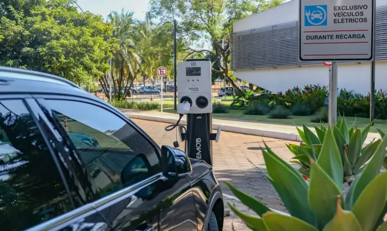 Governo mantém alta de tarifas para carros elétricos e renova cota de importação com imposto zero - Studio TV