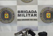 Homem com mandado de prisão é detido com revólver e munições em Caxias do Sul - Studio TV