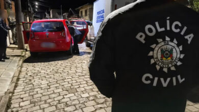 Homem é morto a tiros dentro de carro em Caxias do Sul - Studio TV