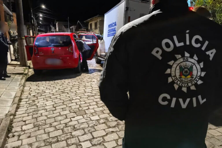 Homem é morto a tiros dentro de carro em Caxias do Sul - Studio TV