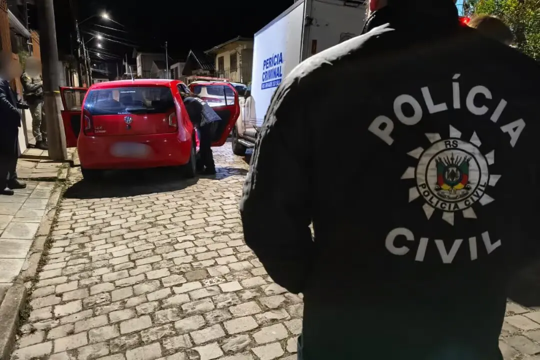 Homem é morto a tiros dentro de carro em Caxias do Sul - Studio TV