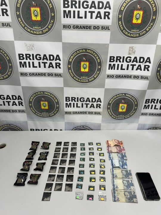 Homem é preso com maconha, ecstasy e cocaína no bairro Planalto em Caxias - Studio TV