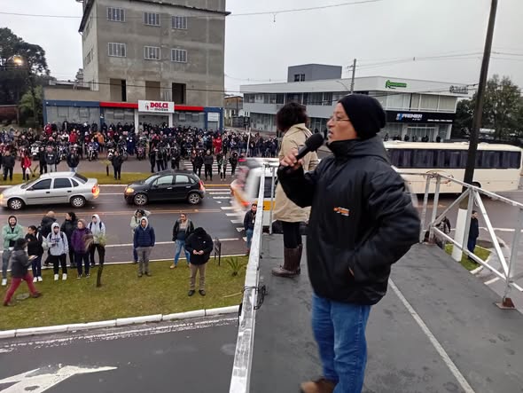 Metalúrgicos realizam assembleia em Caxias do Sul para tratar do dissídio coletivo - Studio TV