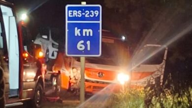 Motociclista morre após colisão frontal com caminhão na RS-239 em Taquara - Studio TV