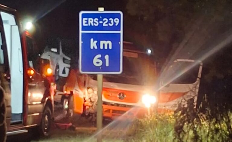 Motociclista morre após colisão frontal com caminhão na RS-239 em Taquara - Studio TV