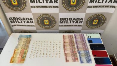 Mulher é presa com 100 pedras de crack durante operação em Farroupilha - Studio TV
