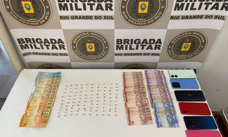 Mulher é presa com 100 pedras de crack durante operação em Farroupilha - Studio TV