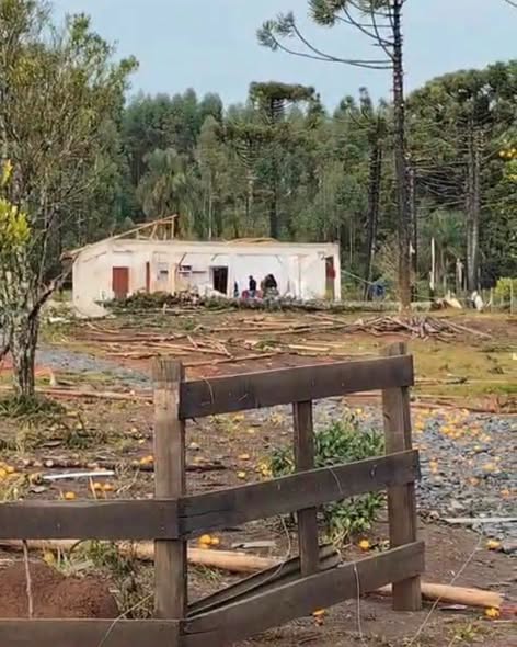 Possível tornado causa destruição na comunidade de Imbú, no Paraná; veja fotos - Studio TV