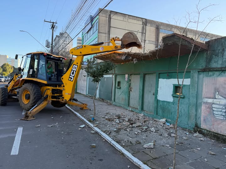 Prefeitura de Bento Gonçalves remove marquises em frente ao antigo Estádio da Montanha - Studio TV