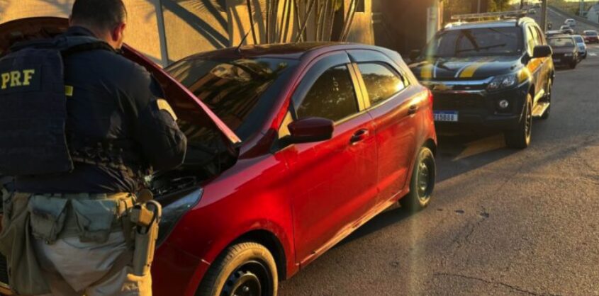 PRF prende homem com carro roubado e placas clonadas em Esteio - Studio TV