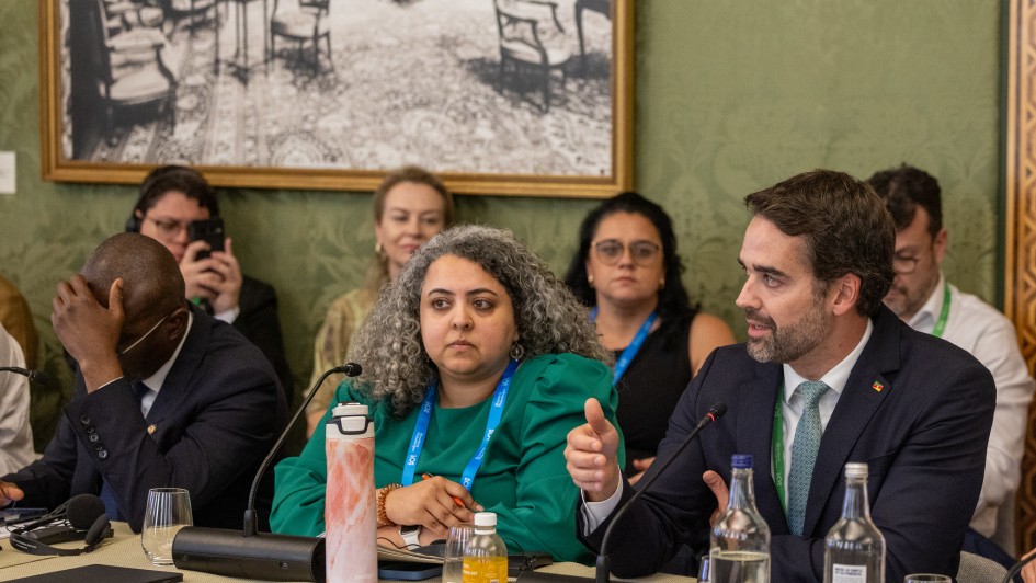 RS apresenta estratégias de transição energética e resiliência climática em cúpula internacional em Londres - Studio TV