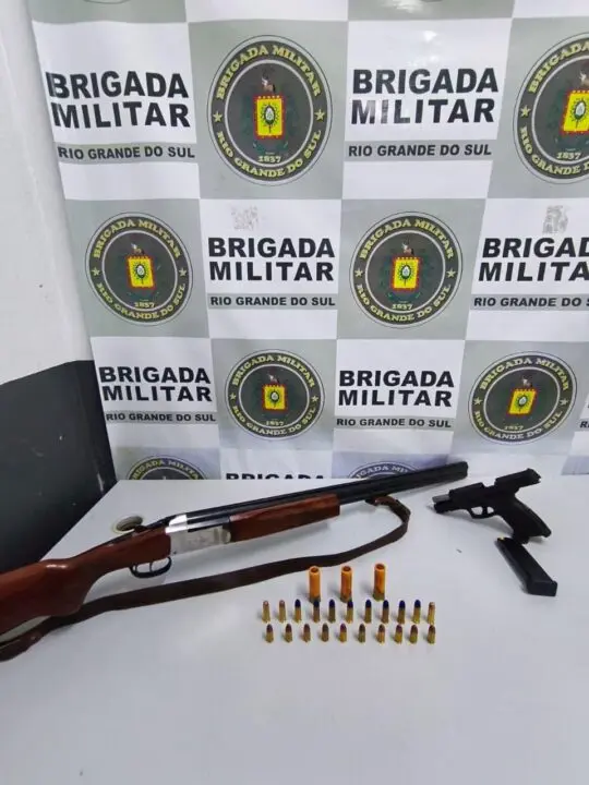 Brigada Militar prende homem com armas no bairro Planalto em Caxias do Sul - Studio TV