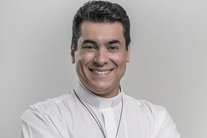 Padre aconselha noiva a cancelar casamento após lista de exigências do noivo - Studio TV