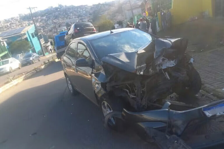 Acidente entre três carros deixa três feridos em Caxias do Sul - Studio TV
