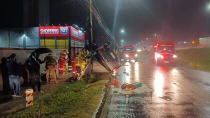Tragédia na BR-101: duas jovens morrem após caminhonete sair da pista em SC - Studio TV