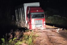 Trânsito entre Cotiporã e Fagundes Varela é liberado após caminhão ficar preso em ponte - Studio TV