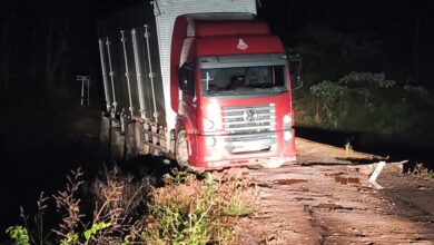 Trânsito entre Cotiporã e Fagundes Varela é liberado após caminhão ficar preso em ponte - Studio TV