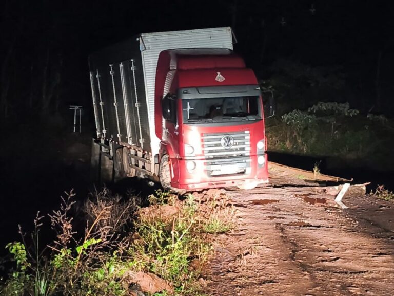 Trânsito entre Cotiporã e Fagundes Varela é liberado após caminhão ficar preso em ponte - Studio TV