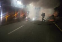Três pessoas ficam feridas após carro pegar fogo em acidente em Bento Gonçalves - Studio TV