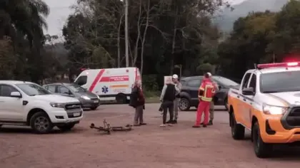 Acidente com ciclista e dois veículos deixa feridos em Vale Real - Studio TV