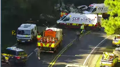 Acidente com cinco veículos deixa três pessoas gravemente feridas na BR-386, em Lajeado - Studio TV