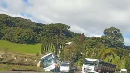 Acidente com ônibus é registrado na ERS-324, entre Marau e Passo Fundo - Studio TV