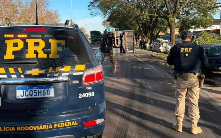 Acidente com três veículos deixa criança em estado grave na BR-116 - Studio TV