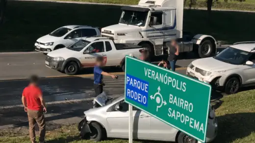 Acidente entre carro e caminhão deixa trânsito lento na BR-470, em Veranópolis - Studio TV