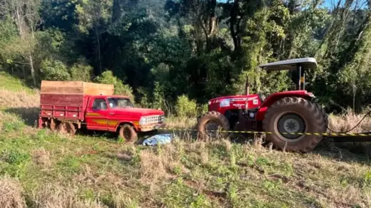 Agricultor morre após ser atropelado por trator na zona rural de SC - Studio TV