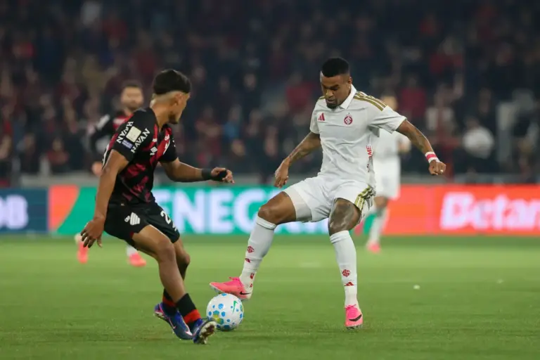 Athletico-PR vence o Internacional por 2 a 0 na Arena da Baixada - Studio TV