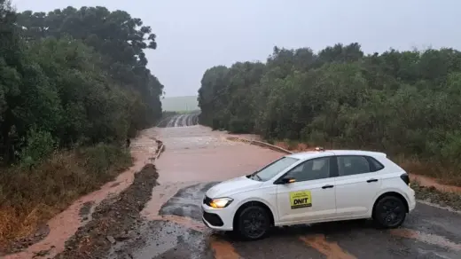 BR-470 é totalmente bloqueada entre Lagoa Vermelha e André da Rocha após fortes chuvas - Studio TV