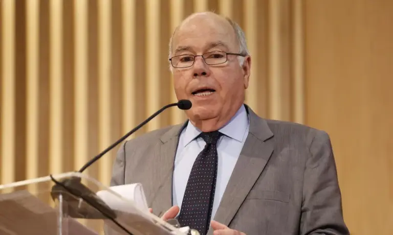 Brasil contesta tarifaço dos EUA e defende Pix em resposta oficial ao USTR - Studio TV