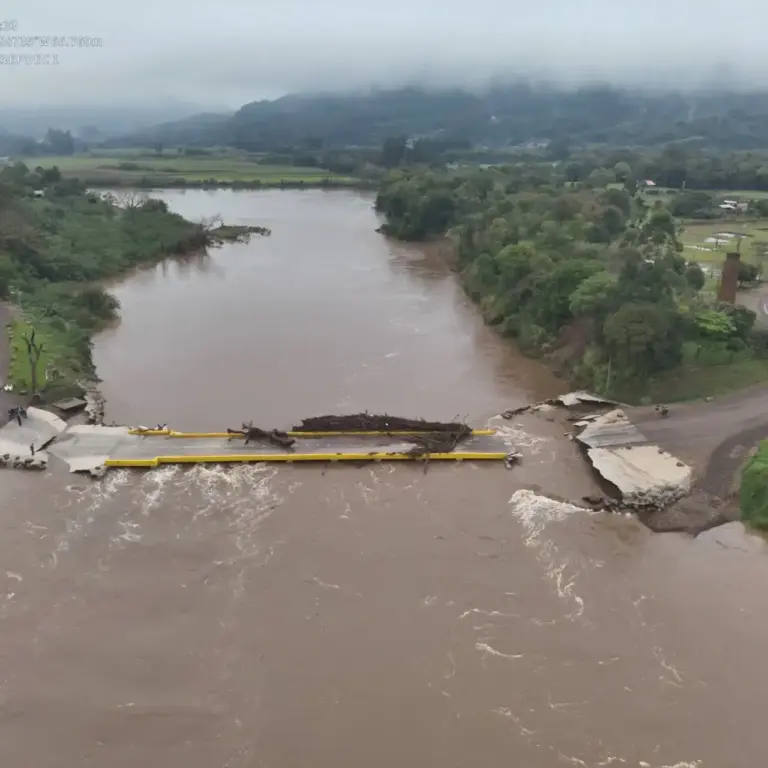 Cabeceiras de ponte são destruídas em Feliz - Studio TV