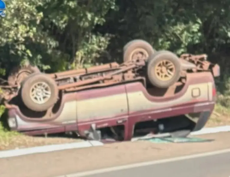 Capotamento de caminhonete deixa motorista ferido na BR-285, em Caseiros - Studio TV