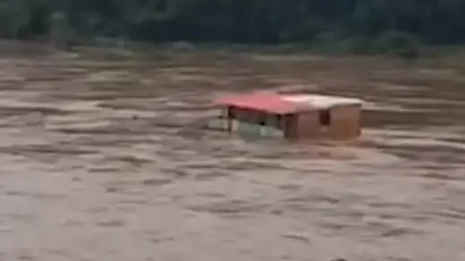 Casa levada pela correnteza no Rio das Antas estava vazia - Studio TV