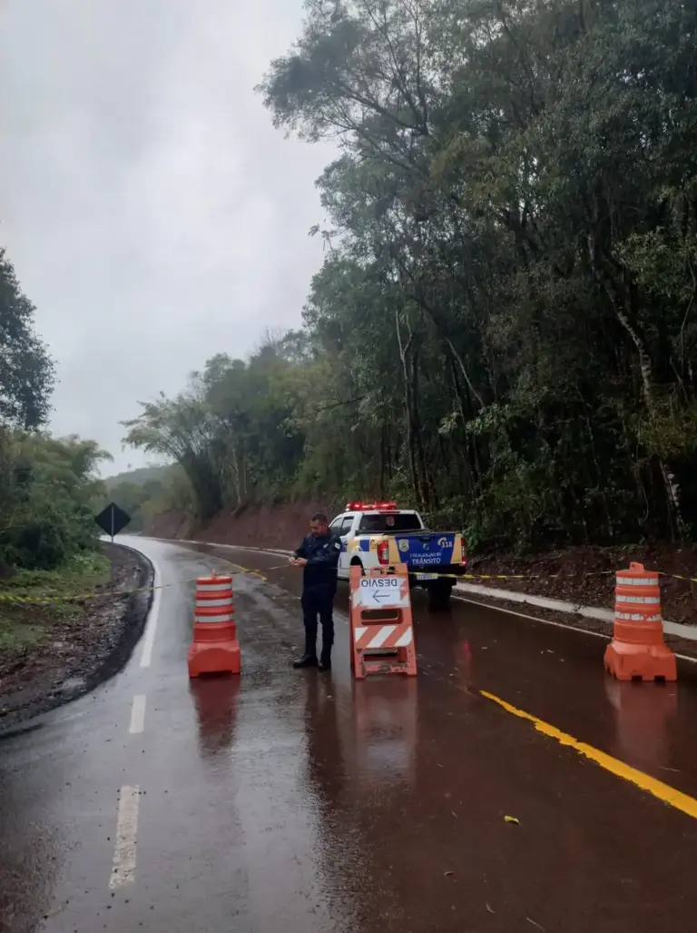 Chuva supera 92 milímetros e causa bloqueios em vias de Bento Gonçalves - Studio TV