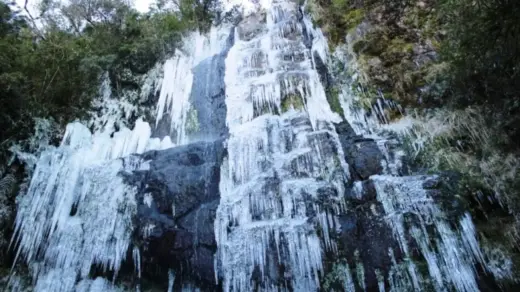Cidade catarinense tem cachoeiras congeladas e o inverno é mais gelado que em cidades da Europa - Studio TV