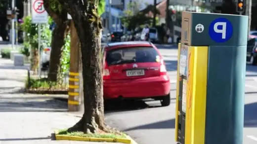 Cobrança do estacionamento rotativo aos sábados é retomada na Rua Sinimbu, em Caxias do Sul - Studio TV