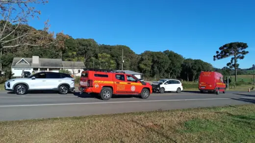 Colisão entre Chevrolet Captiva e VW SpaceFox mobiliza Bombeiros de Veranópolis - Studio TV