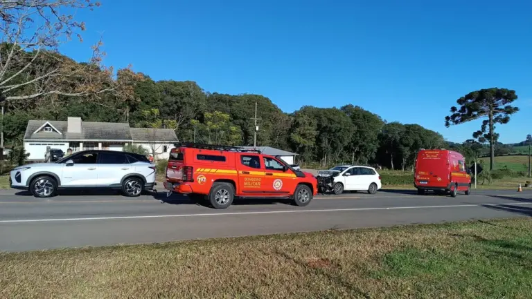 Colisão entre Chevrolet Captiva e VW SpaceFox mobiliza Bombeiros de Veranópolis - Studio TV