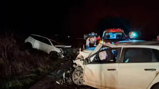 Colisão frontal na ERS-463 deixa um morto e uma mulher ferida em Vila Lângaro - Studio TV