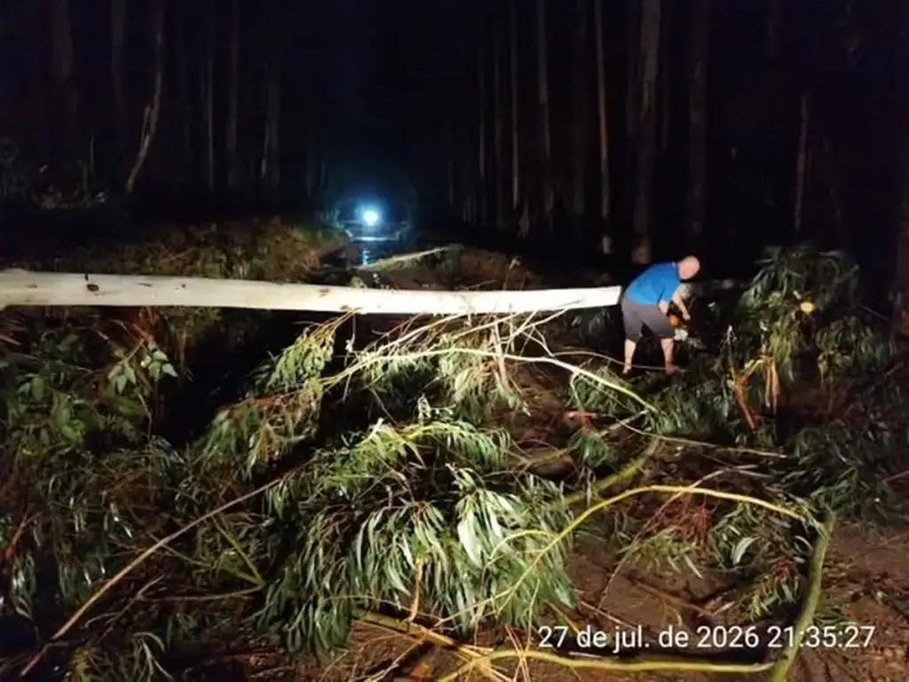 Cratera interdita rua e temporal acumula 200 milímetros em Guaporé - Studio TV