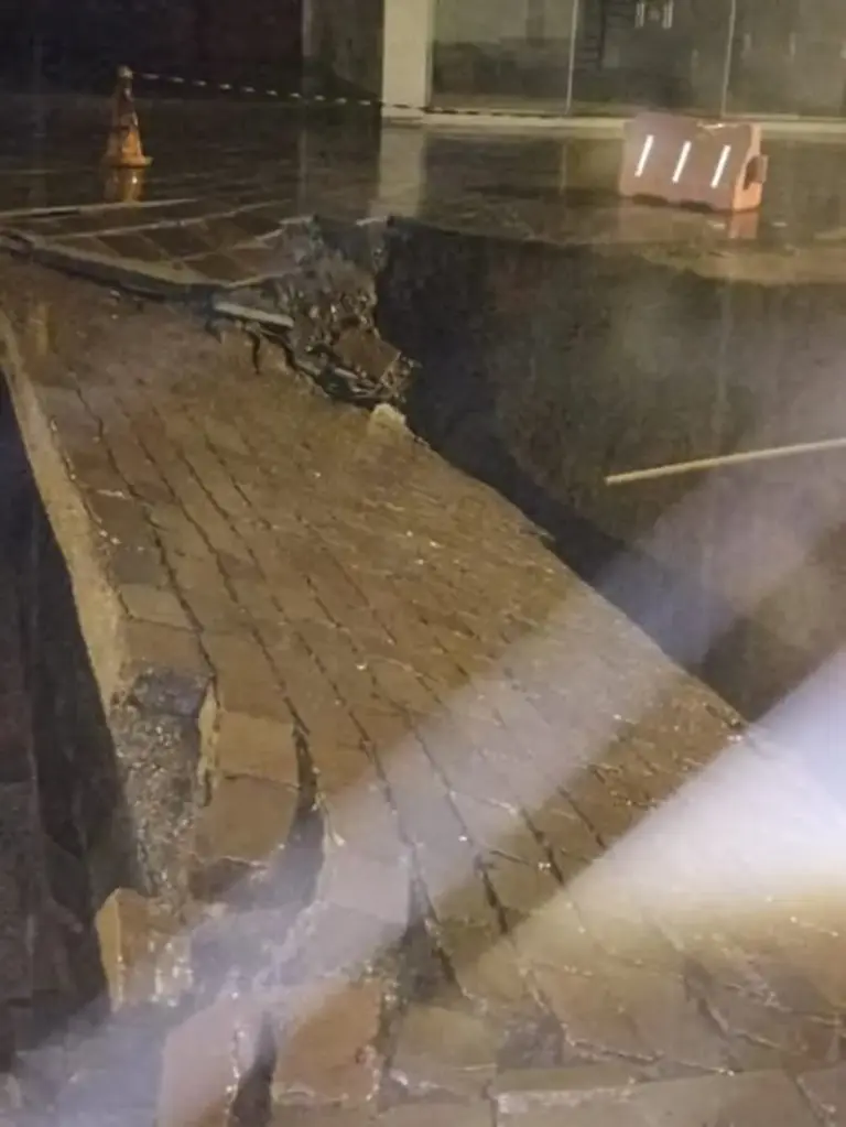 Cratera interdita rua e temporal acumula 200 milímetros em Guaporé - Studio TV
