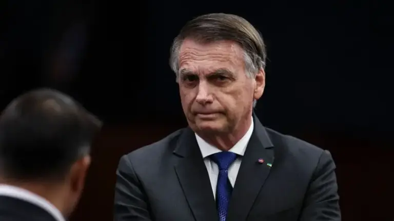 Defesa de Bolsonaro cita Lula para questionar restrições impostas por Moraes - Studio TV